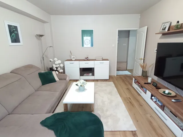 Eladó lakás Debrecen, Széchenyikert 76 nm