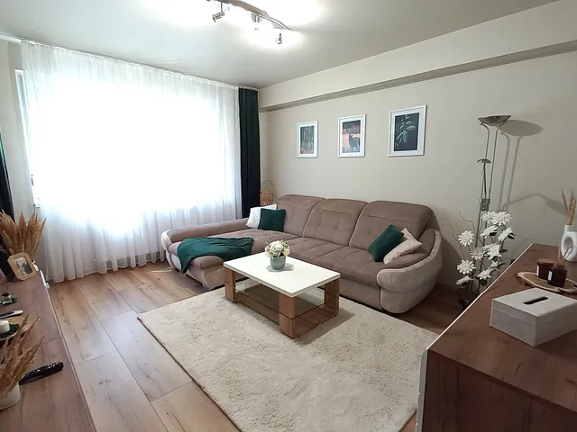 Eladó lakás Debrecen, Széchenyikert 76 nm