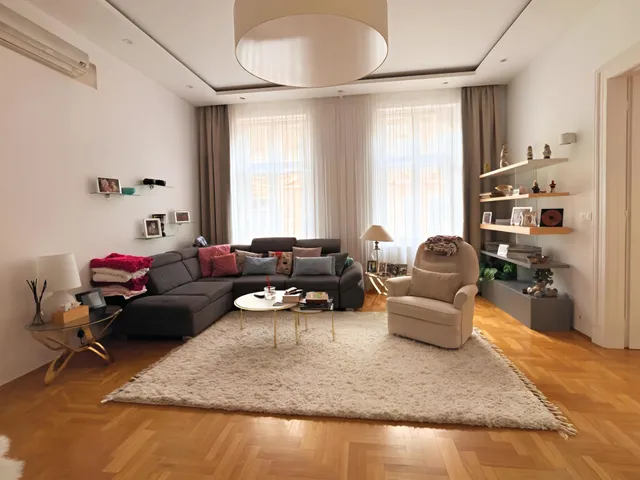 Eladó ház Debrecen, Óváros 303 nm