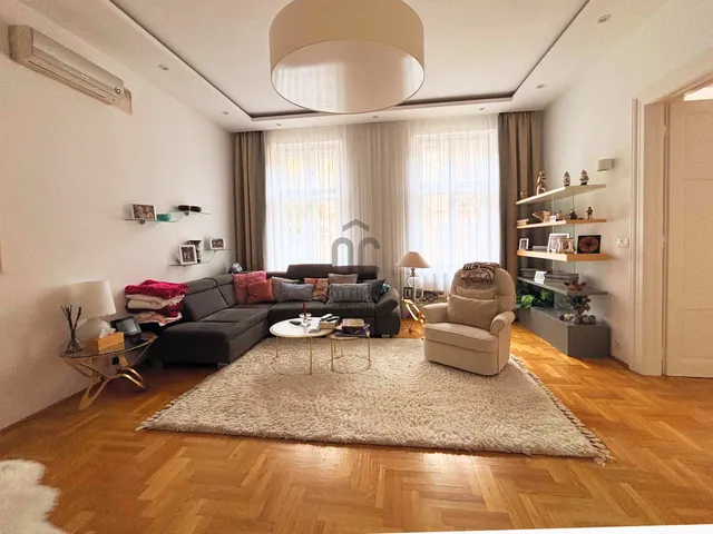 Eladó ház Debrecen, Óváros 396 nm