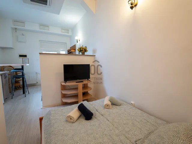 Eladó kereskedelmi és ipari ingatlan Debrecen, Biharikert 330 nm