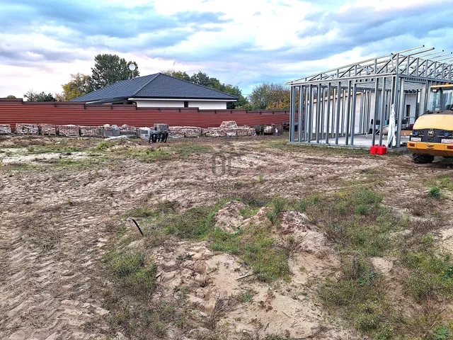 Eladó kereskedelmi és ipari ingatlan Debrecen, Gáspár György-kert 255 nm