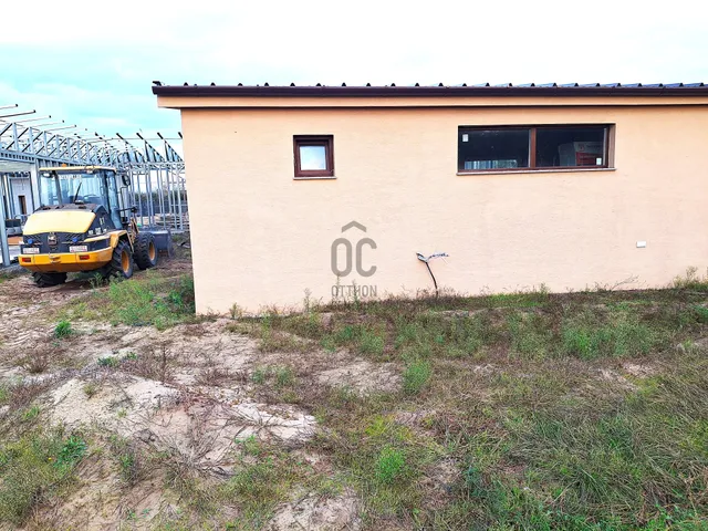 Eladó kereskedelmi és ipari ingatlan Debrecen, Gáspár György-kert 255 nm