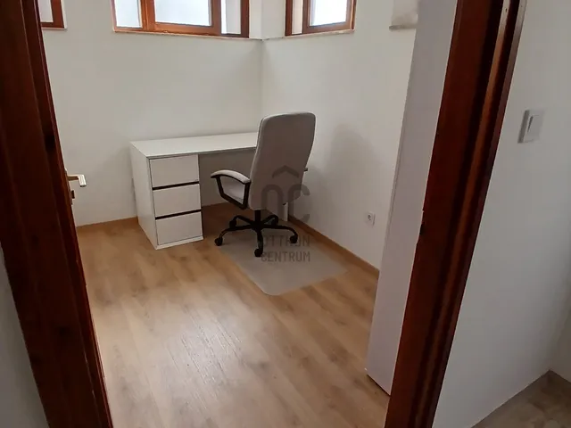 Kiadó kereskedelmi és ipari ingatlan Debrecen, Újkert 17 nm