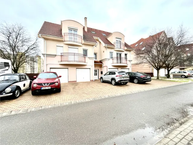 Eladó lakás Debrecen, Széchenyikert 85 nm
