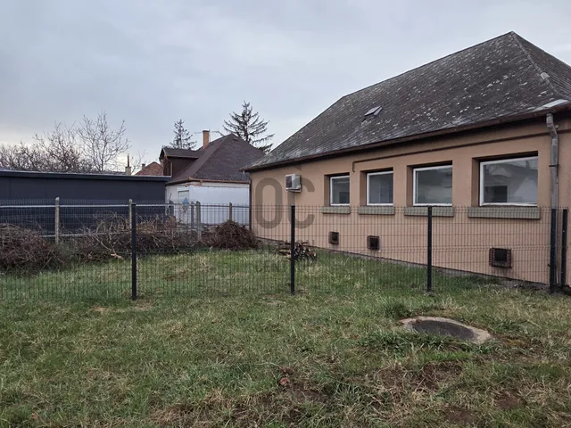 Eladó kereskedelmi és ipari ingatlan Debrecen, Csapókert 84 nm
