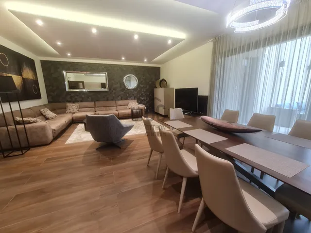Eladó ház Debrecen, Széchenyikert 250 nm