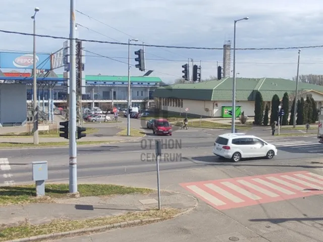 Kiadó kereskedelmi és ipari ingatlan Debrecen, Józsa 71 nm