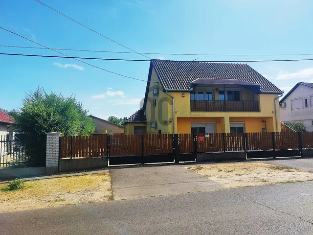 Eladó ház Debrecen, Lencztelep 220 nm