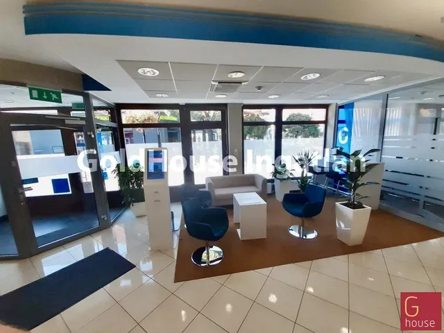 Kiadó kereskedelmi és ipari ingatlan Budapest III. kerület, Kiadó HATALMAS ÜVEGPORTÁLOS üzlethelyiség! 178 nm