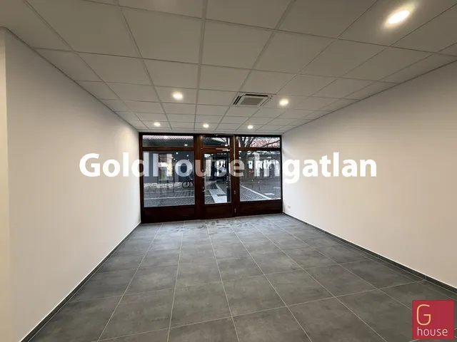 Kiadó kereskedelmi és ipari ingatlan Budapest III. kerület, Kiadó HATALMAS ÜVEGPORTÁLOS üzlethelyiség! 104 nm