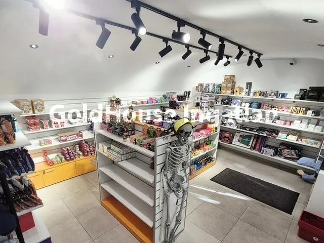 Eladó kereskedelmi és ipari ingatlan Budapest VI. kerület, Zichy Jenő utca 40 nm