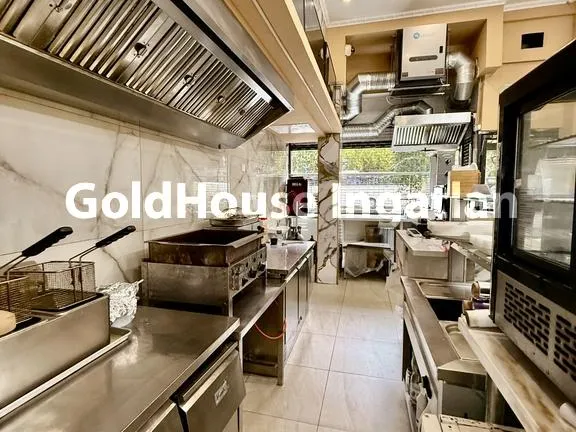 Kiadó kereskedelmi és ipari ingatlan Budapest VI. kerület, OKTOGONNÁL kiadó MELEG-KONYHÁS gyorsétterem! 62 nm