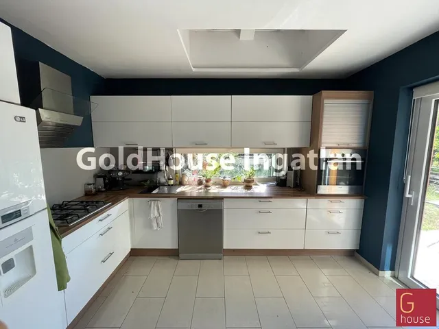 Eladó ház Budapest XV. kerület, Bp. XV. Óda utca 230 nm