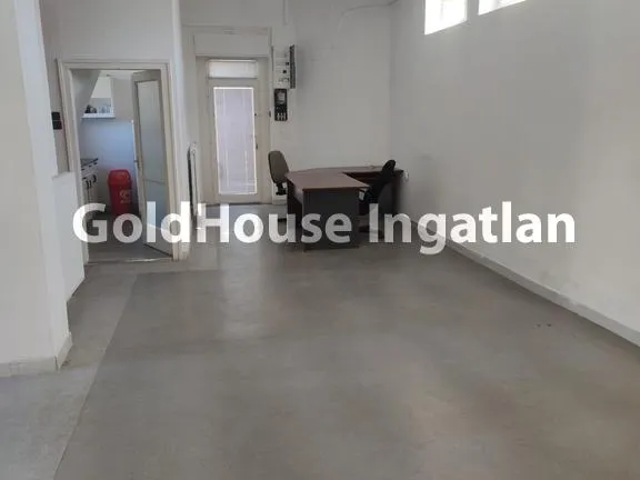 Kiadó kereskedelmi és ipari ingatlan Budapest XVI. kerület, XVI. kerület, Sasvár utca 129 nm