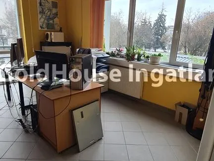 Kiadó kereskedelmi és ipari ingatlan Budapest X. kerület, Budapest X. kerület, Fehér út 350 nm