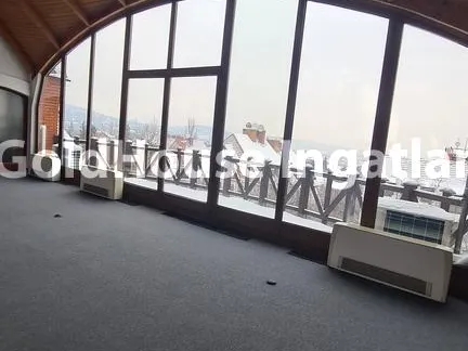 Kiadó kereskedelmi és ipari ingatlan Budapest XII. kerület, Budapest XII. kerület, Meredek utca 175 nm