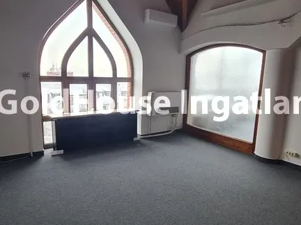 Kiadó kereskedelmi és ipari ingatlan Budapest XII. kerület, Budapest XII. kerület, Meredek utca 175 nm