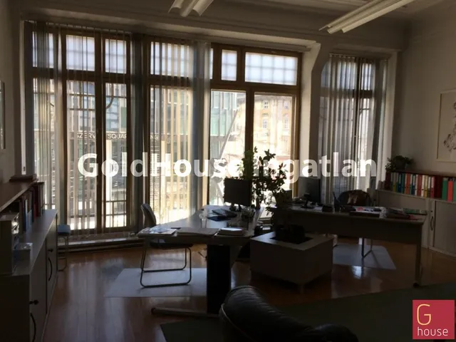 Eladó lakás Budapest V. kerület, Budapest V. kerület, Szervita tér 300 nm