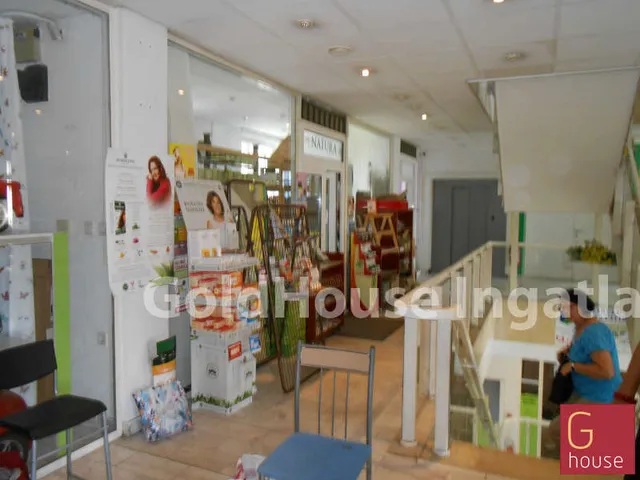 Kiadó kereskedelmi és ipari ingatlan Budapest III. kerület, Óbuda, Bécsi úti üzletház 18 nm