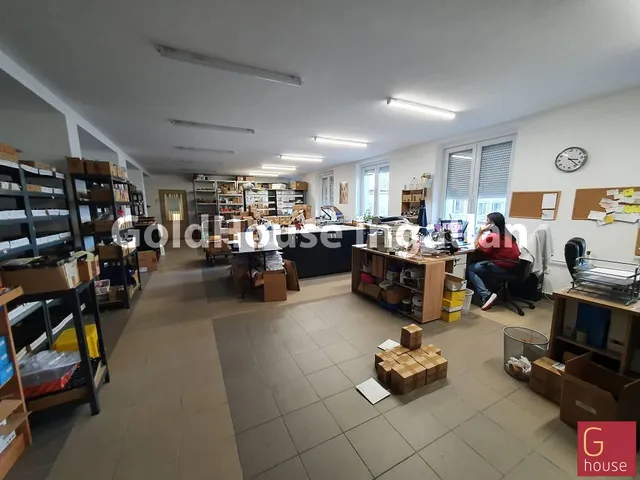 Eladó kereskedelmi és ipari ingatlan Budapest XIII. kerület, Bp. XIII. Rozsnyay u. 2084 nm