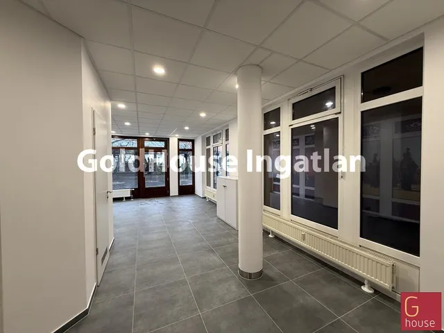 Kiadó kereskedelmi és ipari ingatlan Budapest III. kerület, Kiadó HATALMAS ÜVEGPORTÁLOS üzlethelyiség! 35 nm