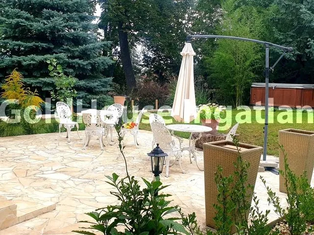 Kiadó kereskedelmi és ipari ingatlan Budapest XII. kerület, Budapest XII. kerület, Fészek utca 80 nm