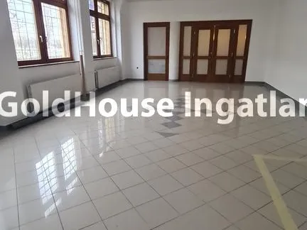 Kiadó kereskedelmi és ipari ingatlan Budapest VIII. kerület 300 nm