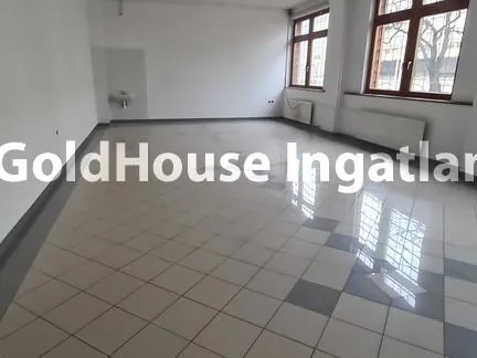 Kiadó kereskedelmi és ipari ingatlan Budapest VIII. kerület, Budapest VIII. kerület, Kőbányai út 300 nm