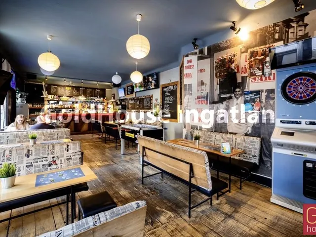 Kiadó kereskedelmi és ipari ingatlan Budapest VII. kerület, HATALMAS ÜVEGPORTÁLOS vendéglátó kiadó 100 nm