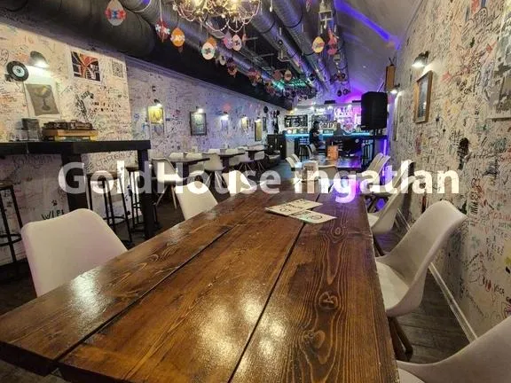 Kiadó kereskedelmi és ipari ingatlan Budapest VI. kerület, Opera közelében 264 nm