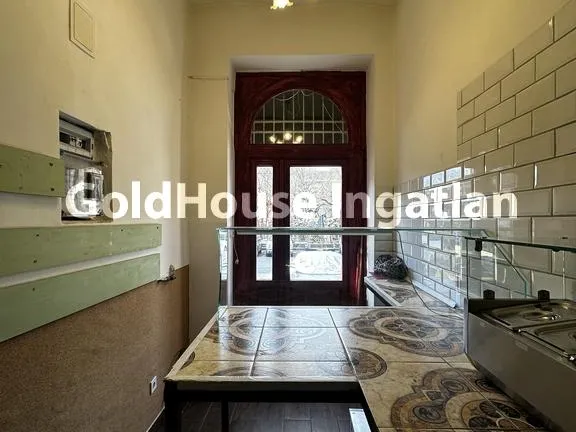 Kiadó kereskedelmi és ipari ingatlan Budapest VII. kerület, Klauzál tér 9 nm
