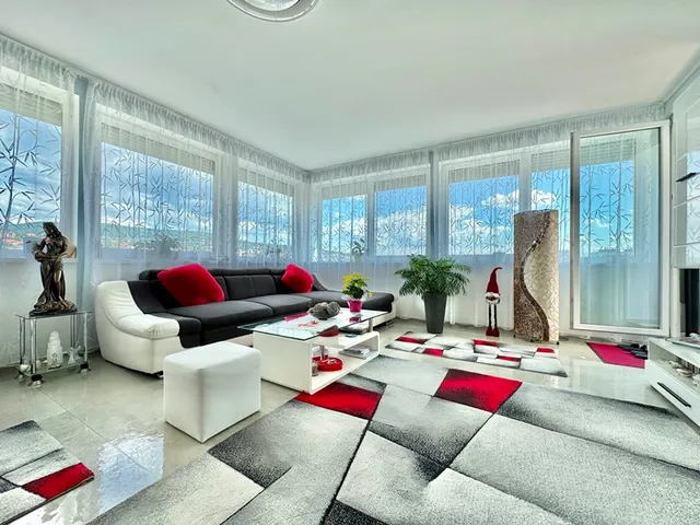 Eladó lakás Pécs, Ybl Miklós utca 100 nm