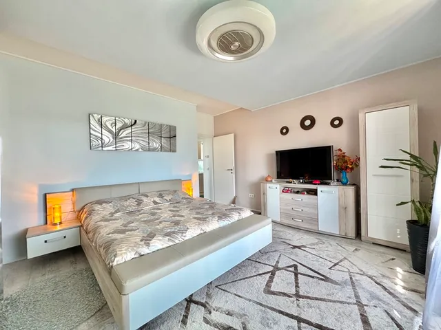 Eladó lakás Pécs, Ybl Miklós utca 100 nm