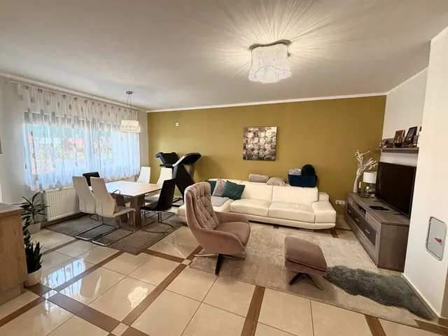 Eladó lakás Kozármisleny 119 nm