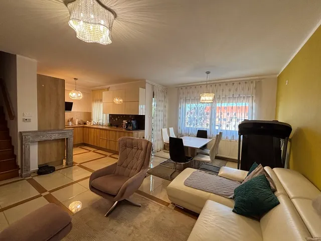 Eladó lakás Kozármisleny, Sólyom utca  119 nm