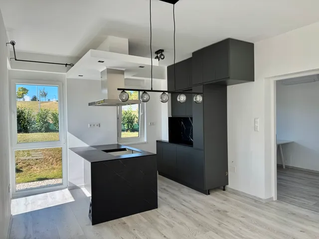 Eladó lakás Pécs, Kincses út 92 nm