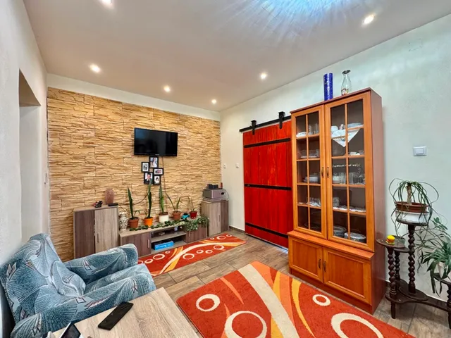 Eladó ház Pécs, Auróra utca 260 nm