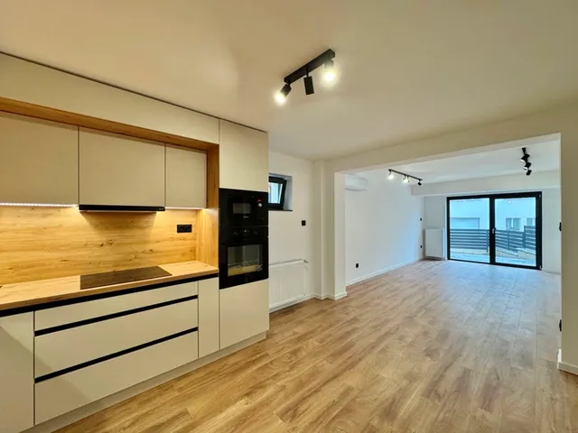 Eladó lakás Pécs, Bálicsi út 80 nm