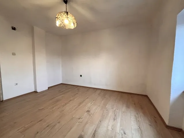 Eladó lakás Pécs, Kórház utca 30 nm