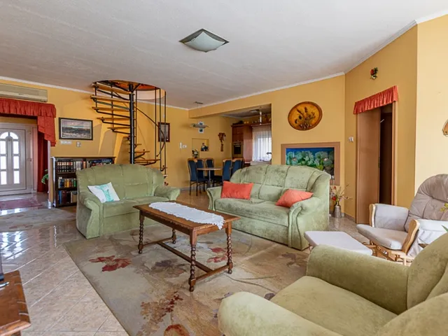 Eladó ház Kozármisleny, Kamilla utca 232 nm