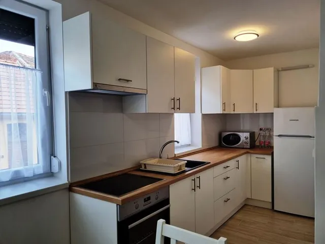 Kiadó lakás Pécs, Egyetemváros 61 nm