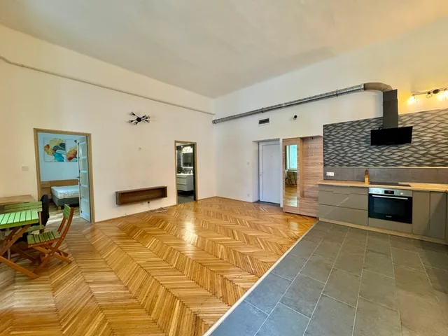 Kiadó lakás Pécs, Belváros 59 nm