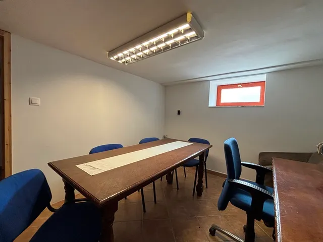 Kiadó kereskedelmi és ipari ingatlan Pécs 28 nm