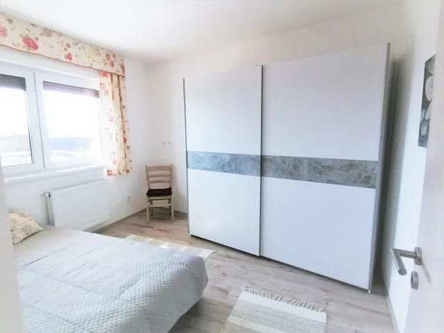 Kiadó lakás Pécs, Egyetemváros 75 nm