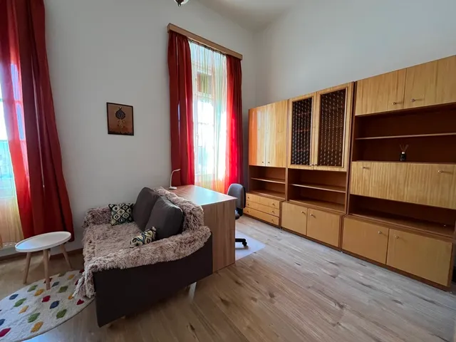 Kiadó lakás Pécs, Egyetemváros 28 nm