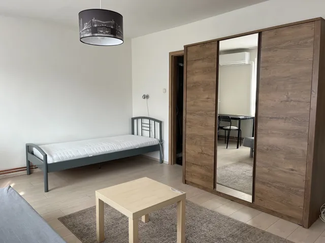Kiadó lakás Pécs, Egyetemváros 28 nm