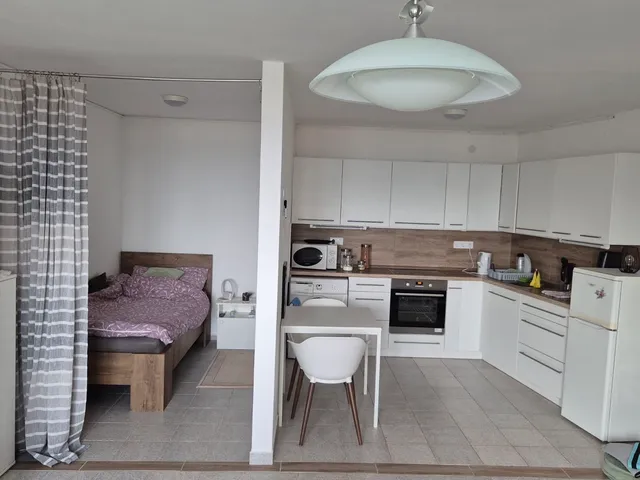 Kiadó lakás Pécs, Jakabhegyi út 65 nm