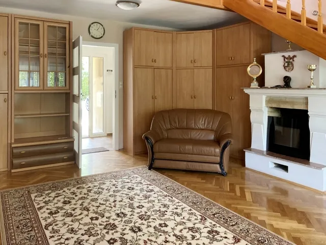 Kiadó ház Pécs, Diós, Avar utca 150 nm