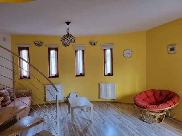 Kiadó lakás Pécs, Belváros, Papnövelde utca 60 nm